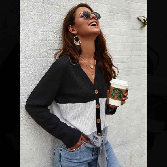 ‼️JUST IN‼️ SMALL colorblock knot hem cardigan - Picture 4 of 7